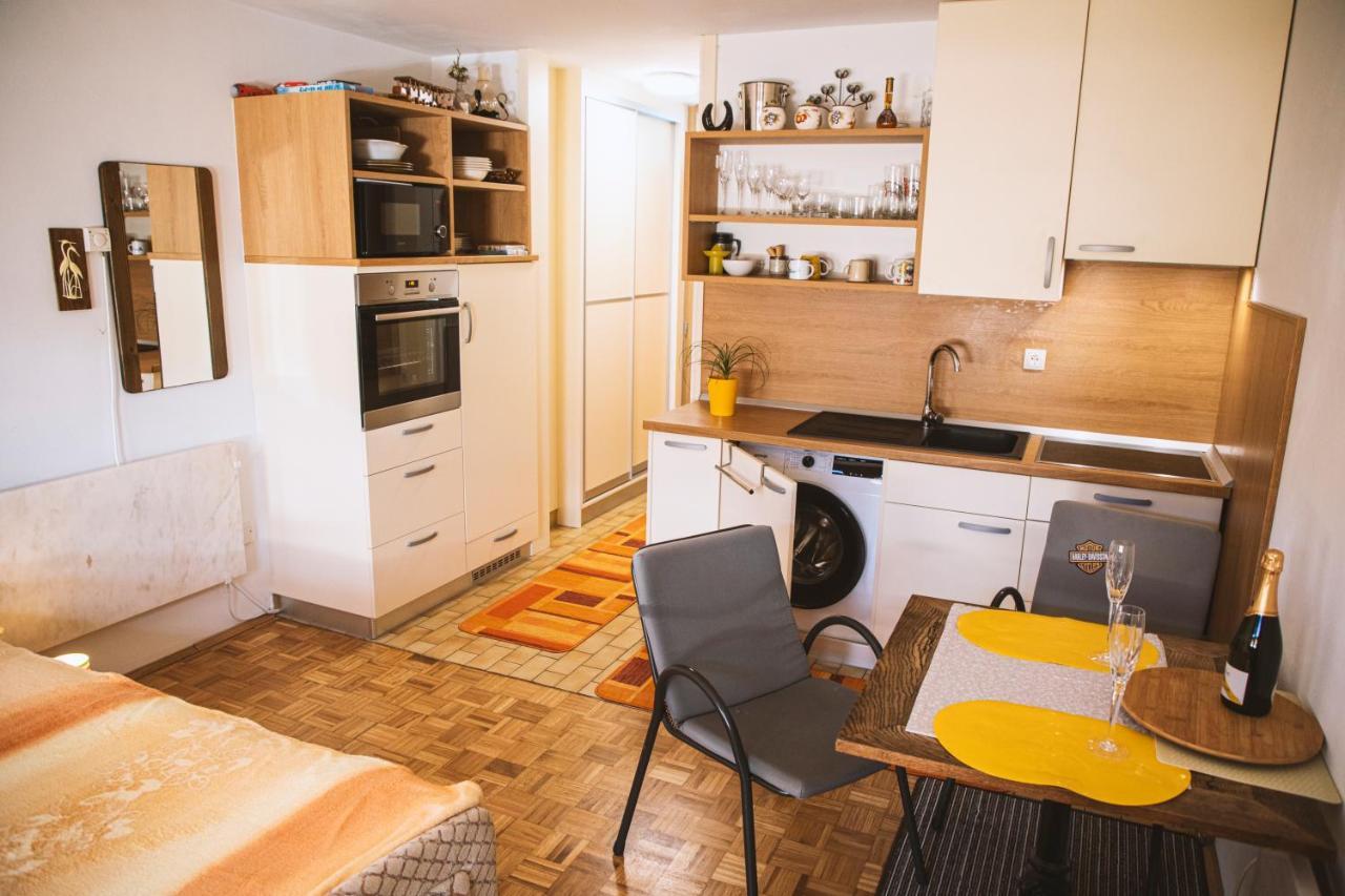 Soncni Apartma โบเว็ก ภายนอก รูปภาพ