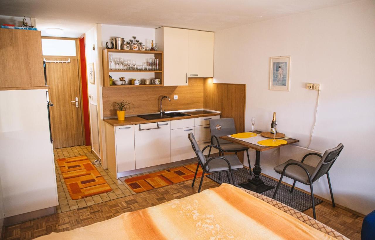 Soncni Apartma โบเว็ก ภายนอก รูปภาพ