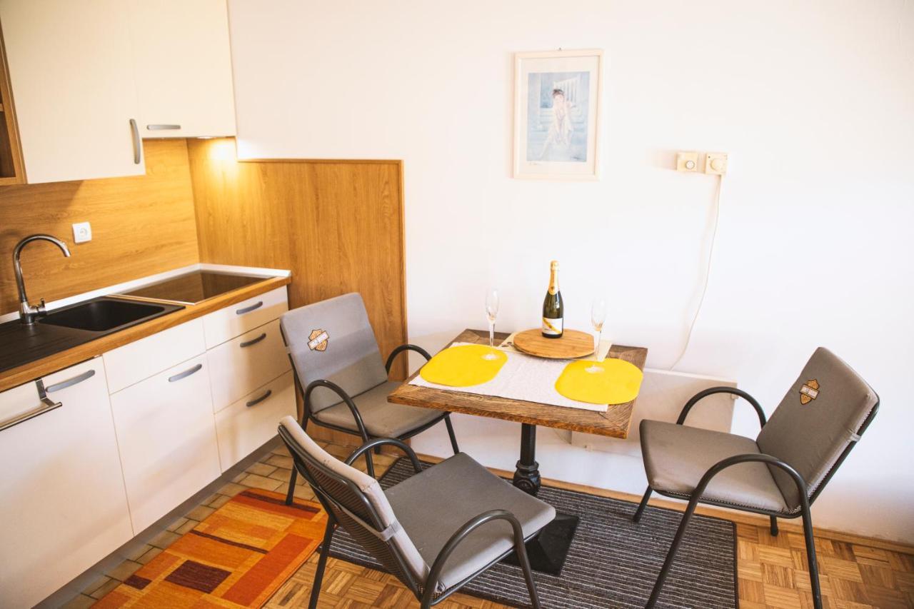 Soncni Apartma โบเว็ก ภายนอก รูปภาพ